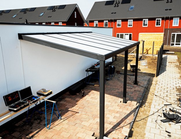 Carport-terrasoverkapping-met-polycarbonaat-dakplaten-Terrasoverkapping-Zeeland--Zeeland-Carports