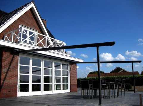 Pergolino-zonwering-met-LED-verlichting-Horeca-terras-zonwering-Horeca-terrasoverkapping-doek-Horeca-26